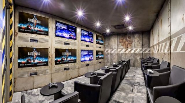 THIS IS THE MULTIPLAYER GAME ROOM